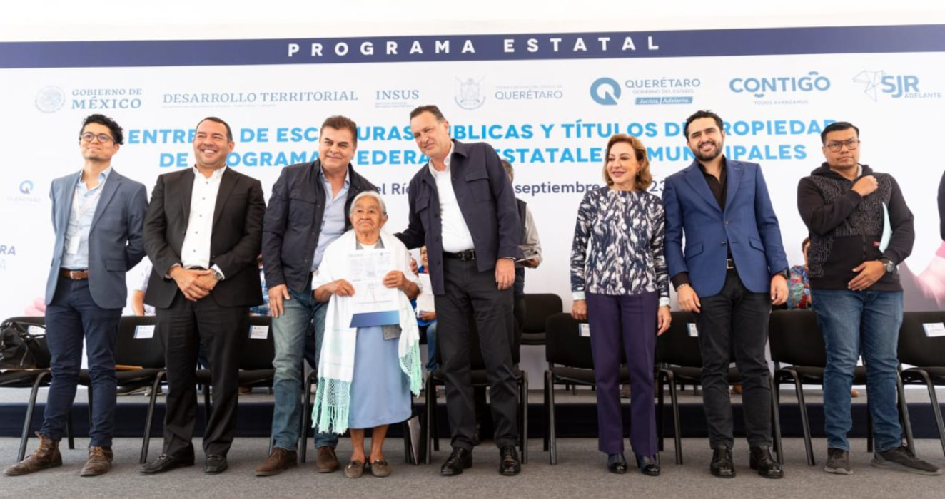 Encabeza Gobernador Entrega De Escrituras Y Títulos De Propiedad A Familias Queretanas