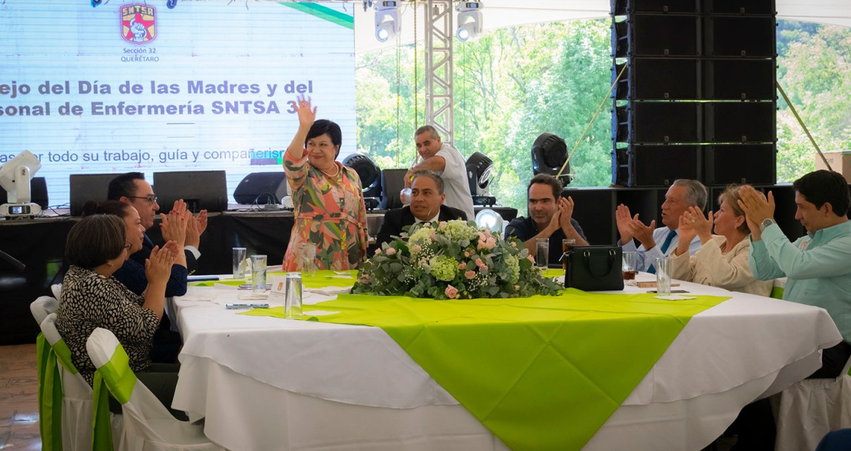 Reconoce SESA A Mamás Trabajadoras Y A Enfermeras Y Enfermeros De Servicios De Salud De Querétaro