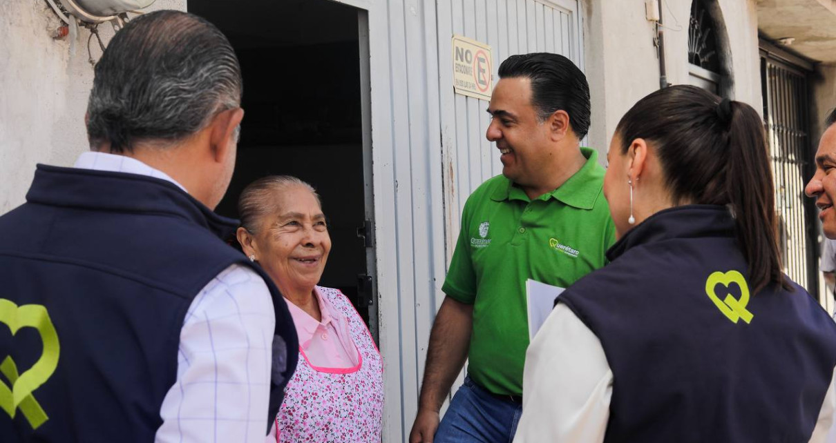 Entregan Cheques Del Seguro Gratuito De Vivienda