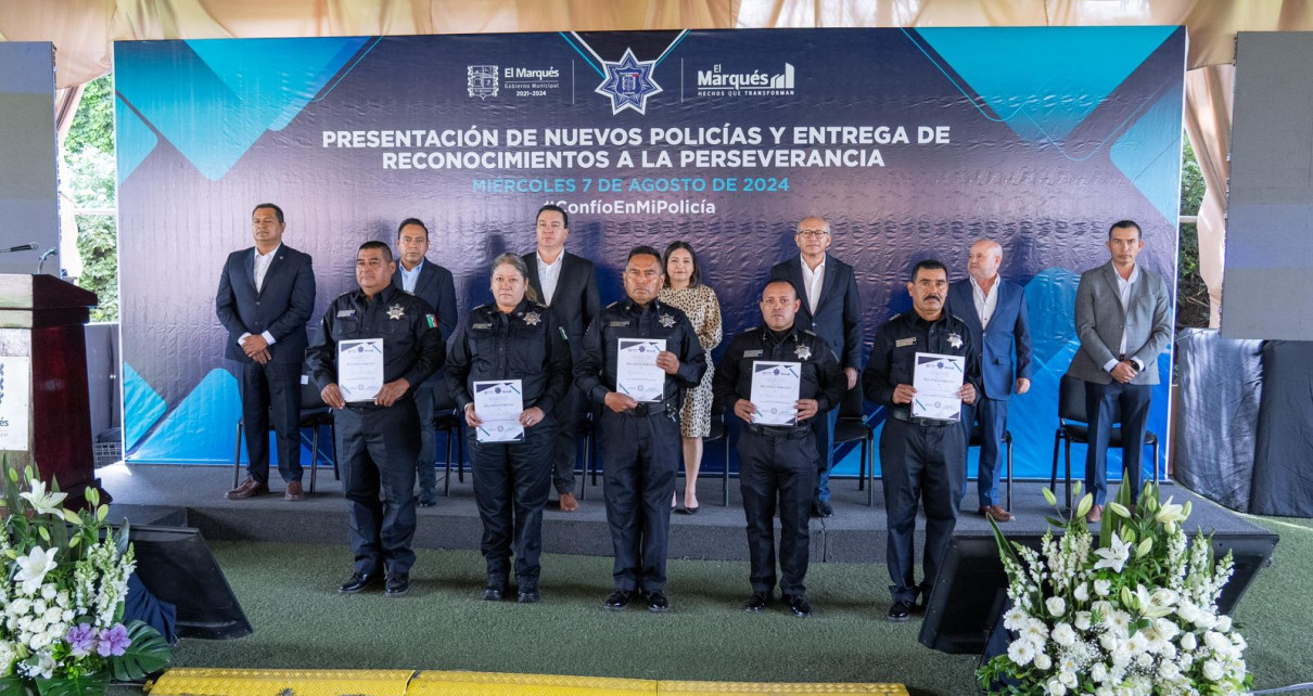 La Alcaldesa De El Marqués Claudia Martínez Guevara, Presenta A Nuevos Policías