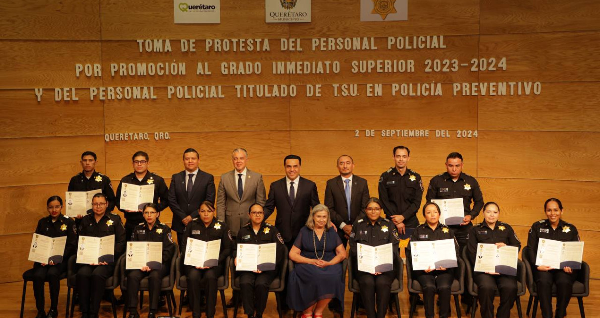 Luis Nava Toma Protesta A 24 Policías Ascendidos De Grado Y 13 Titulados TSU En Policía Preventivo