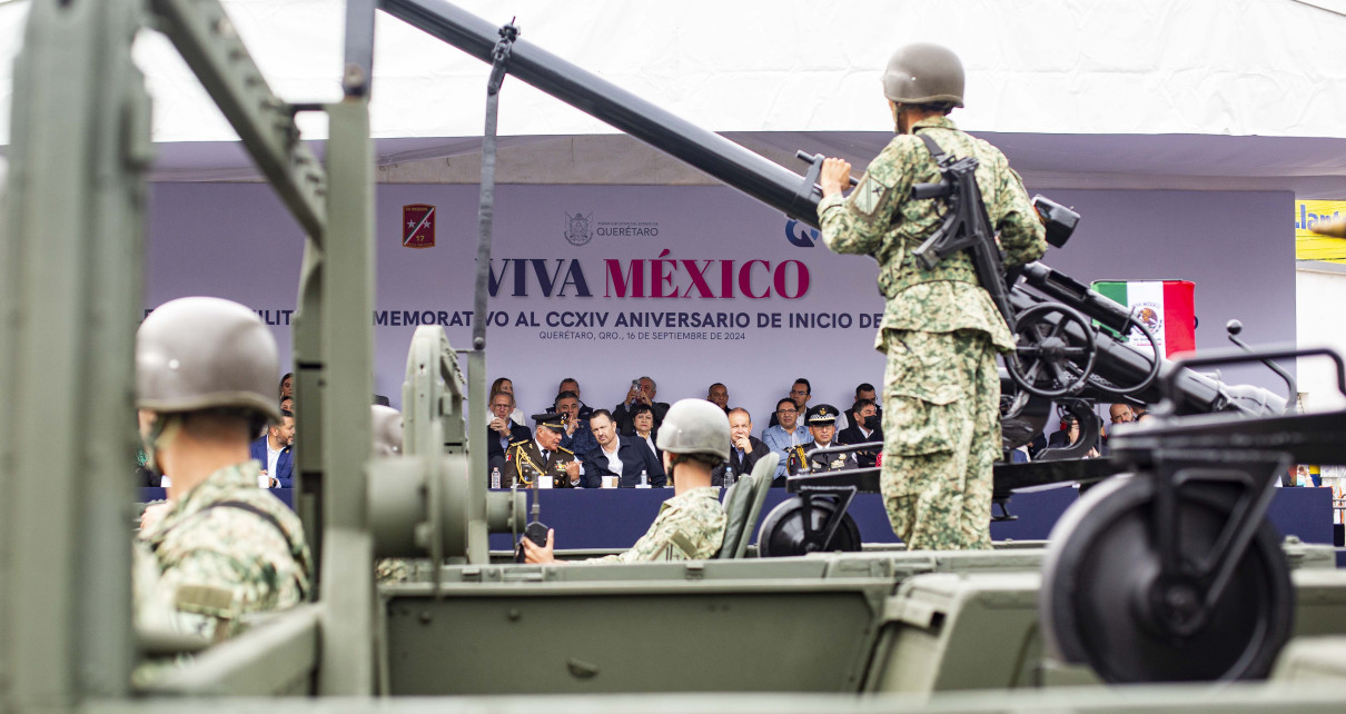 Testifica Gobernador El Desfile Cívico Militar Del CCXIV Aniversario Del Inicio De La Lucha De Independencia De México